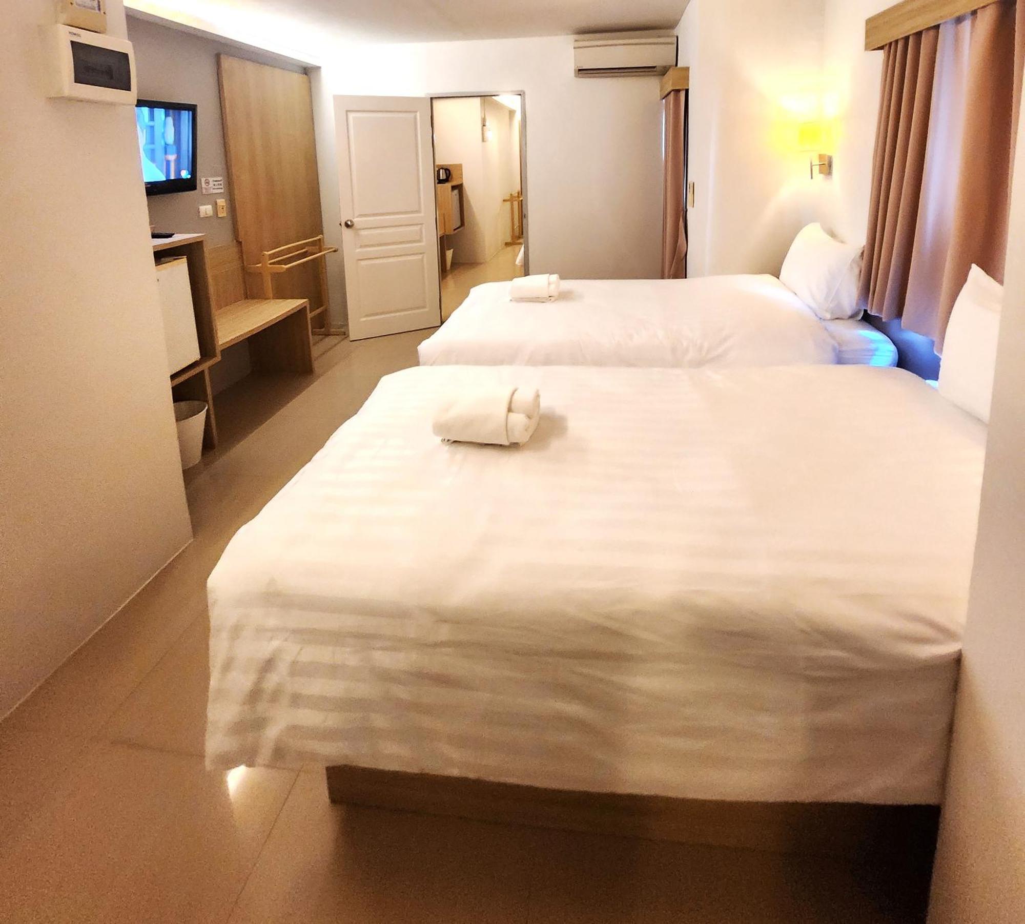 Prom Ratchada Hotel Bangkok Exterior photo